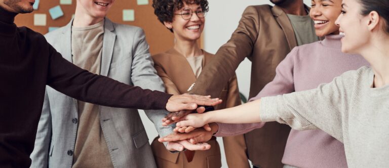 Des femmes et des hommes salariés ensemble pour le bien de l'entreprise